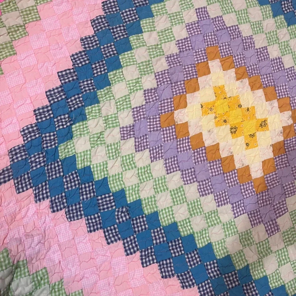 Vtg Handcrafted Gingham Patchwork‎ Trip Around the World Quilt Pink Green 44x46